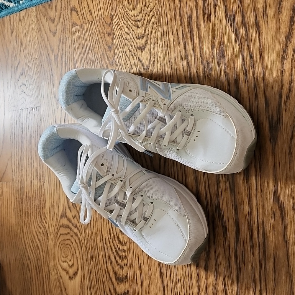 EUC New Balance walking shoe